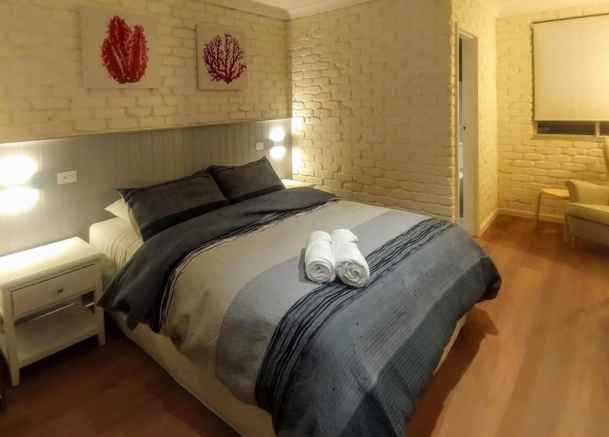 Bay House Motel Bateau Bay Bagian luar foto