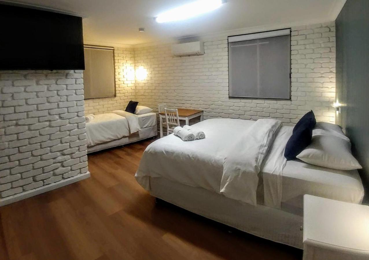 Bay House Motel Bateau Bay Bagian luar foto