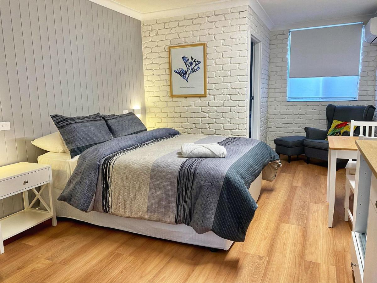 Bay House Motel Bateau Bay Bagian luar foto